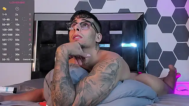 iamcamiloo  online show from 4, 2, 2025