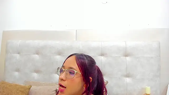 MelanieRoah online show from 25, 2, 2025