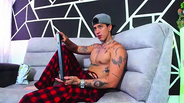 JUSTIN FULLER1 online show from 6, 2, 2025