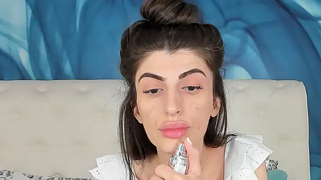 SkinnyDolly online show from 15, 10, 2025