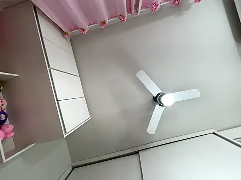 Snapshot of lariic chatting on 30, 9, 2025 lariic online show from 30, 9, 2025