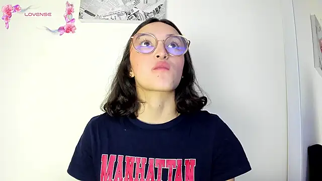 its  angelica  online show from 28, 1, 2025