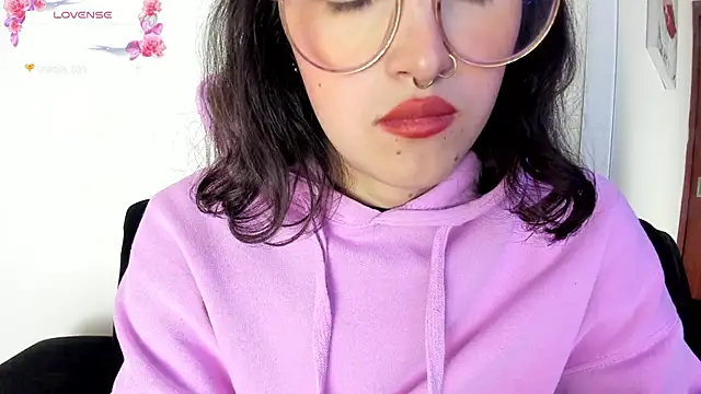 its  angelica  online show from 28, 1, 2025