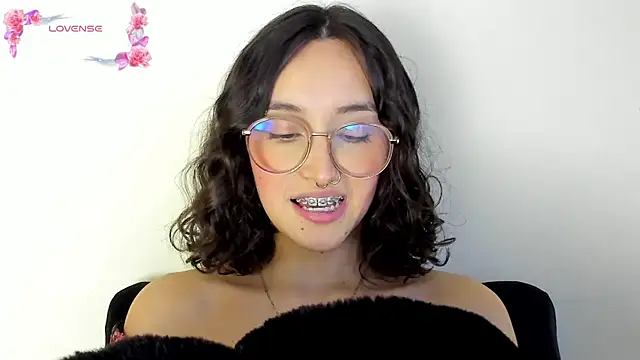 its  angelica  online show from 2, 2, 2025