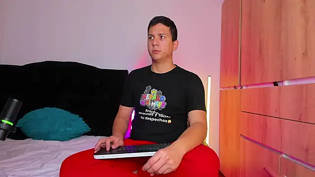 ANDREZALVAREZ online show from 7, 11, 2025