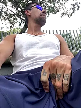 Snapshot of dantedesirexx chatting on 7, 10, 2025 dantedesirexx online show from 7, 10, 2025