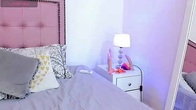 CarolinaGlamour online show from 4, 2, 2025