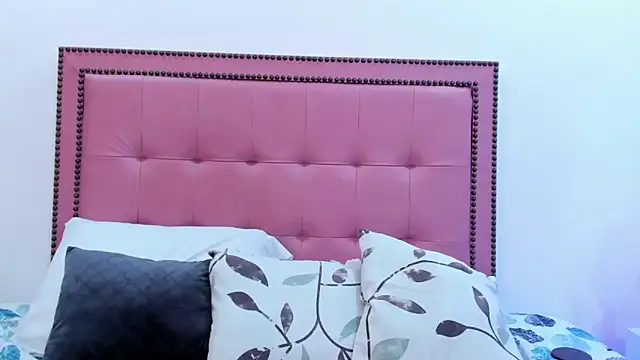 CarolinaGlamour online show from 5, 2, 2025