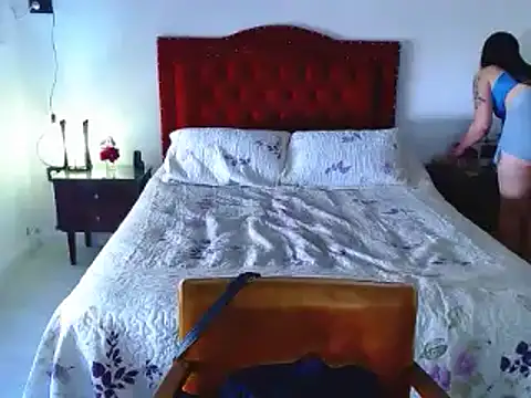 Snapshot of Alma-Mora chatting on 2, 1, 2025 Alma-Mora online show from 2, 1, 2025