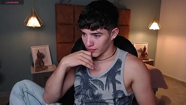 AlejooTwink online show from 2, 2, 2025