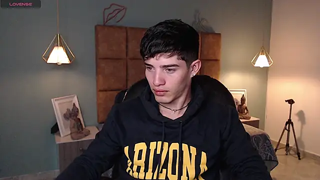 AlejooTwink online show from 5, 2, 2025