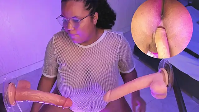 Snapshot of MhiaRey chatting on 12, 9, 2025 MhiaRey online show from 12, 9, 2025