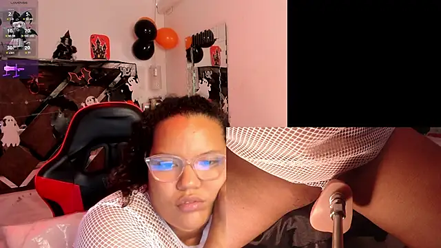 Snapshot of MhiaRey chatting on 26, 10, 2025 MhiaRey online show from 26, 10, 2025