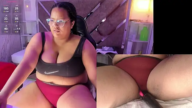 Snapshot of MhiaRey chatting on 11, 11, 2025 MhiaRey online show from 11, 11, 2025