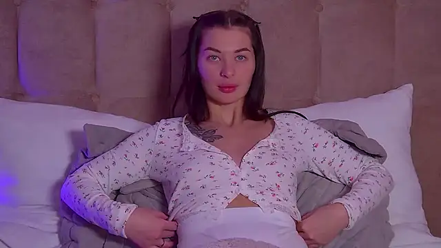 AlexandraBloom online show from 27, 2, 2025