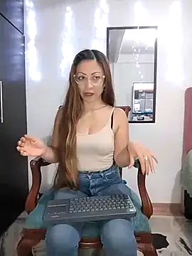Snapshot of Venus-Wood chatting on 3, 3, 2025 Venus-Wood online show from 3, 3, 2025