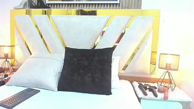 Slut Milf  online show from 15, 11, 2025