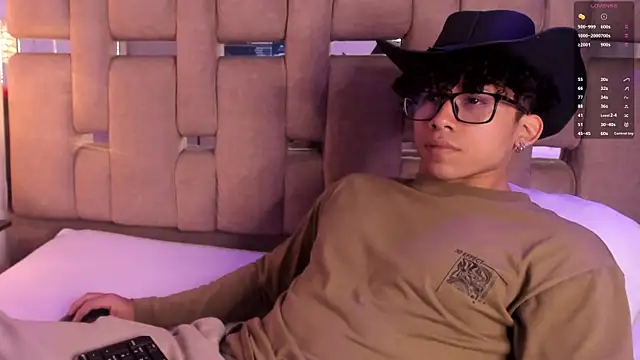 AkazaBoy  online show from 18, 11, 2025