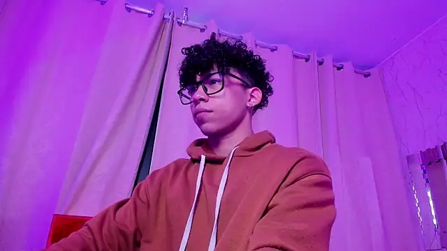 AkazaBoy  online show from 18, 12, 2025