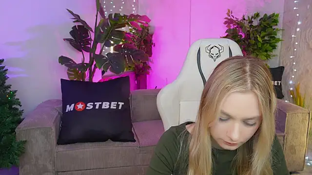 Magnetic Mia  online show from 7, 1, 2025