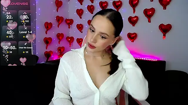 Snapshot of Emillias chatting on 1, 3, 2025 Emillias online show from 1, 3, 2025