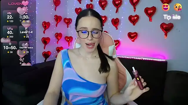 Snapshot of Emillias chatting on 3, 3, 2025 Emillias online show from 3, 3, 2025