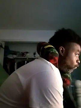 Snapshot of SLOWSTRO chatting on 6, 10, 2025 SLOWSTRO online show from 6, 10, 2025