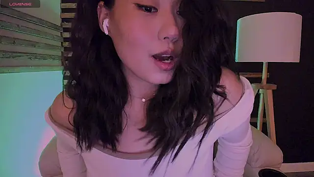 Snapshot of kimmy_chi_ chatting on 5, 2, 2025 kimmy chi online show from 5, 2, 2025
