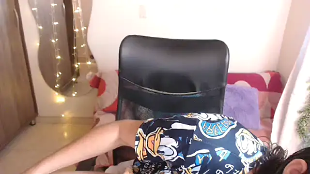 LUCY LI online show from 11, 1, 2025