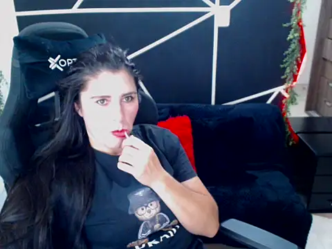 LUCY LI online show from 18, 11, 2025