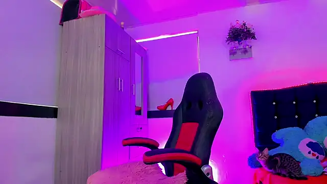 Snapshot of Hellen_moons__ chatting on 11, 11, 2025 Hellen moons online show from 11, 11, 2025