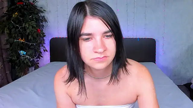  Polly Love  online show from 15, 9, 2025