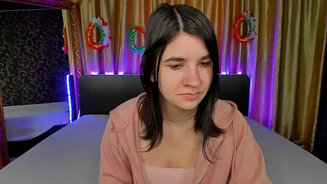  Polly Love  online show from 6, 4, 2026