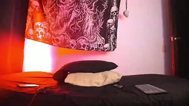 Agnes jones  online show from 19, 12, 2025