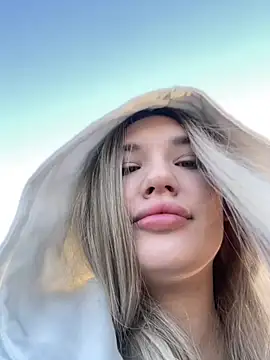 Holly Molii online show from 19, 12, 2024