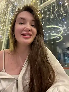 Holly Molii online show from 10, 1, 2025