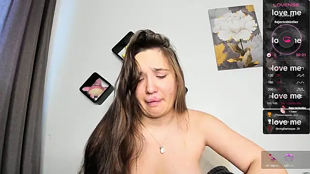 Holly Molii online show from 5, 3, 2025