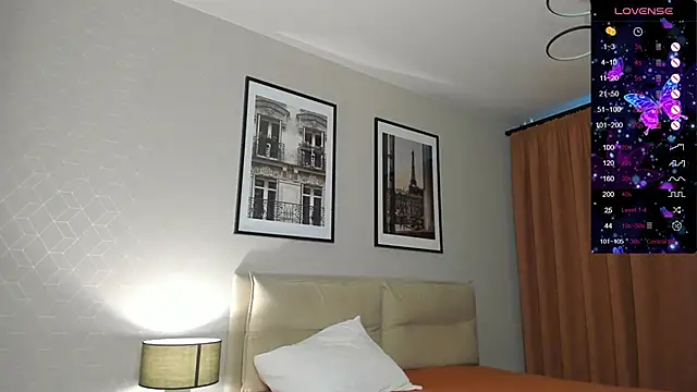 Holly Molii online show from 29, 9, 2025