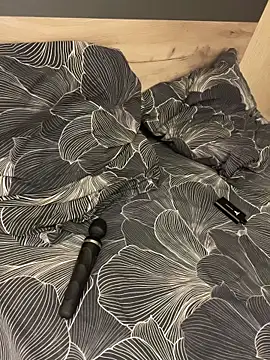 Holly Molii online show from 16, 4, 2026