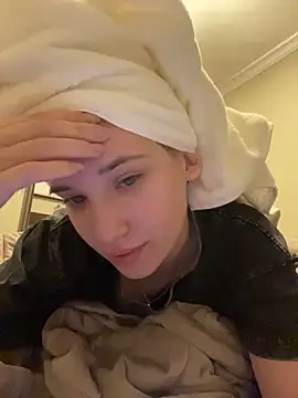 Holly Molii online show from 13, 6, 2026