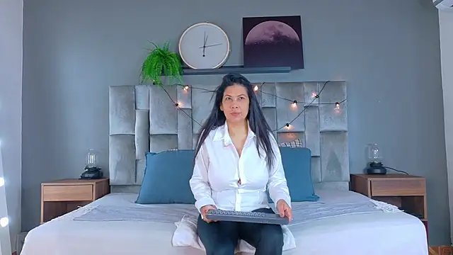 JaylaScott   online show from 5, 4, 2026