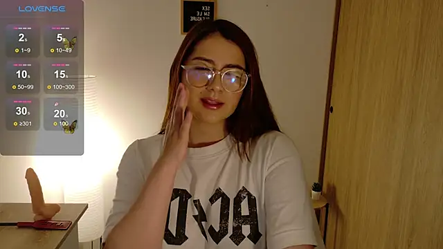 Snapshot of Rachel_t_ chatting on 1, 10, 2025 Rachel t online show from 1, 10, 2025