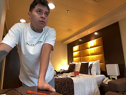 Snapshot of crazyrabbits chatting on 1, 2, 2025 crazyrabbits online show from 1, 2, 2025