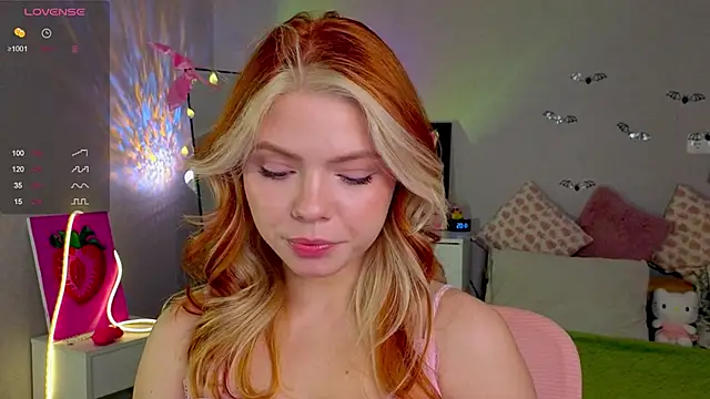 Snapshot of Red__Candy chatting on 27, 10, 2025 Red Candy online show from 27, 10, 2025