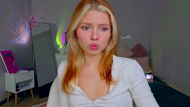 Snapshot of Red__Candy chatting on 16, 11, 2025 Red Candy online show from 16, 11, 2025