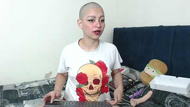 Snapshot of Bitsy_Messy chatting on 17, 12, 2024 Bitsy Messy online show from 17, 12, 2024