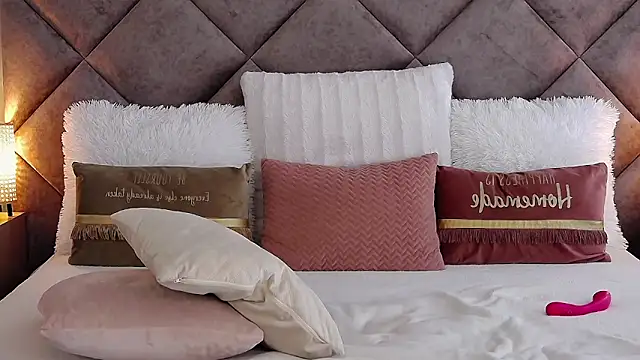 JaquelineM online show from 28, 10, 2025