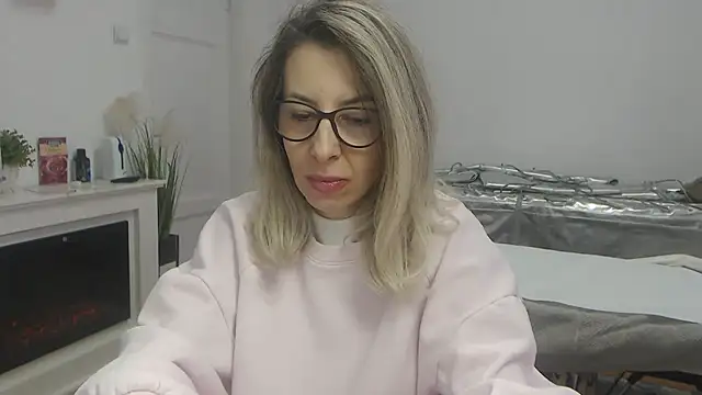 Snapshot of SukyGirl chatting on 25, 2, 2025 SukyGirl online show from 25, 2, 2025
