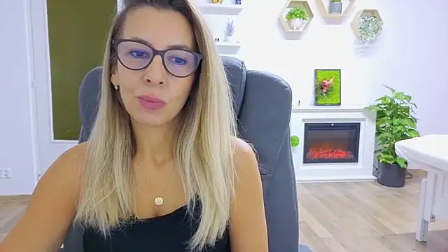 Snapshot of SukyGirl chatting on 7, 10, 2025 SukyGirl online show from 7, 10, 2025