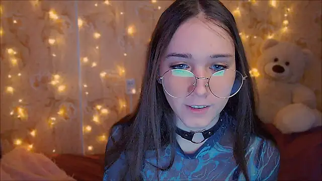 fluffy kitty  online show from 26, 2, 2026